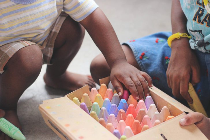 spelende kinderen