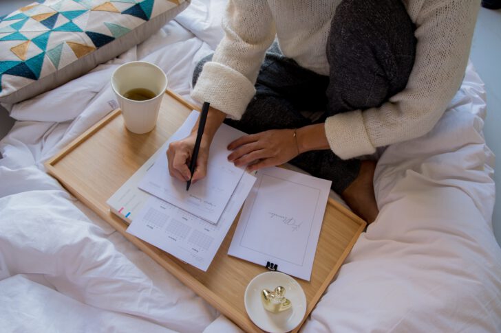 vrouw ervaart meteen productiviteit als ze wakker wordt