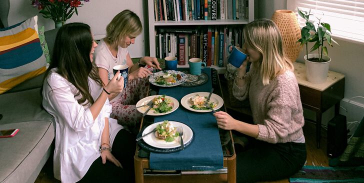 vrouwen met een klimaat-vriendelijk dieet