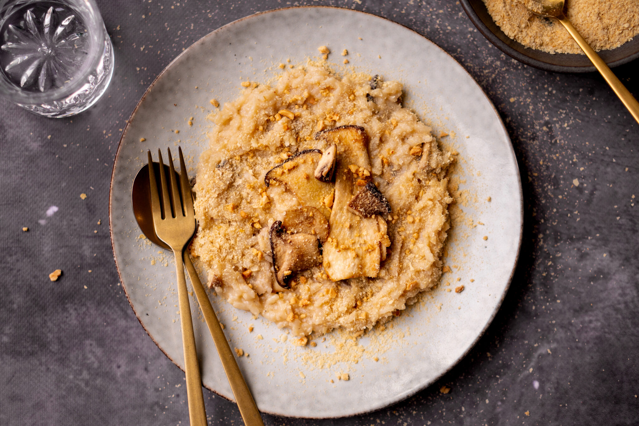 vegan risotto met paddenstoelen en pinda's