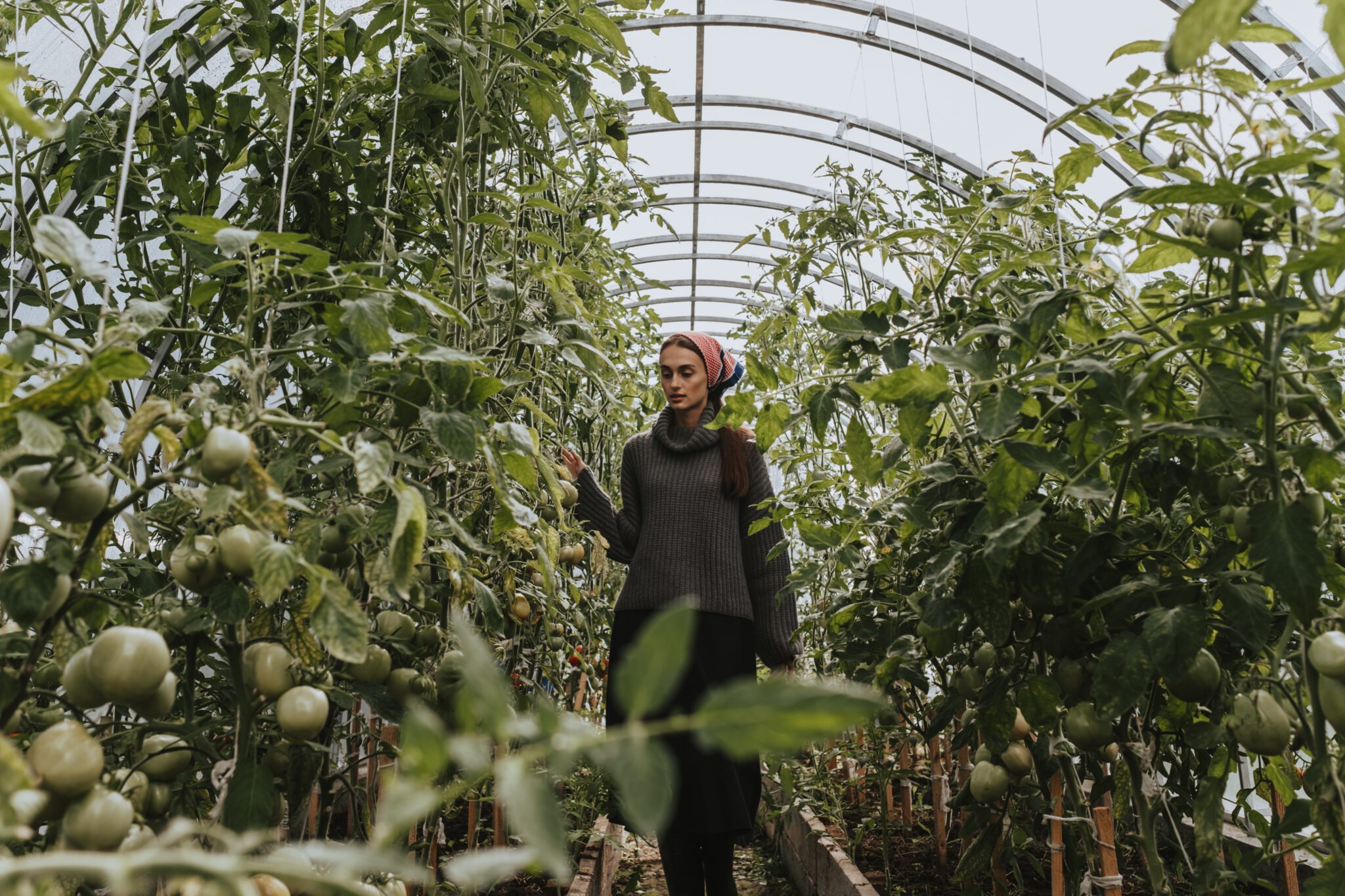 vrouw in pluktuinen Amsterdam