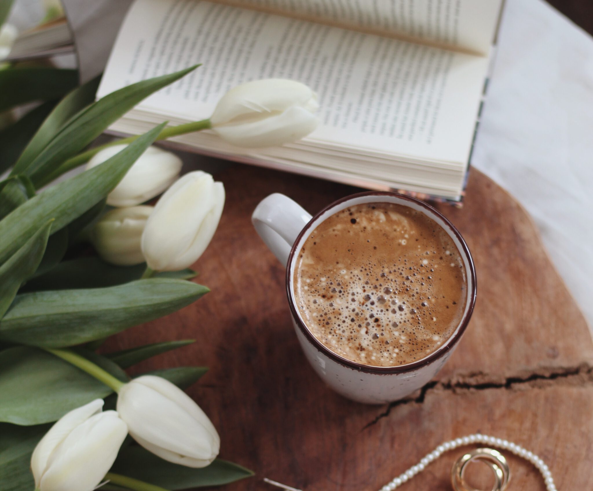 cacao-drink op een tafel