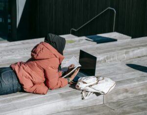 vrouw vindt werk niet leuk