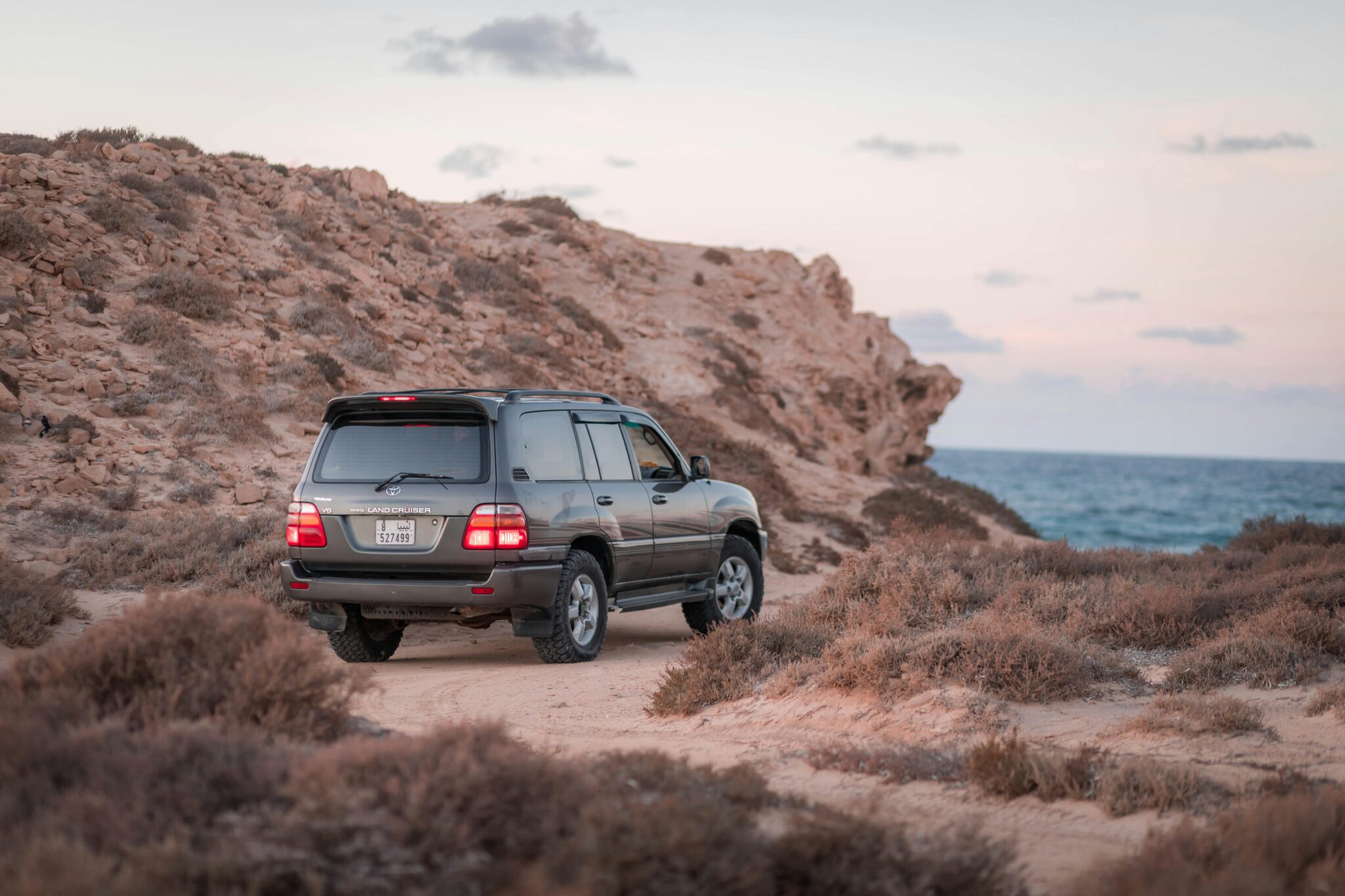 off road auto op een duurzame-roadtrip